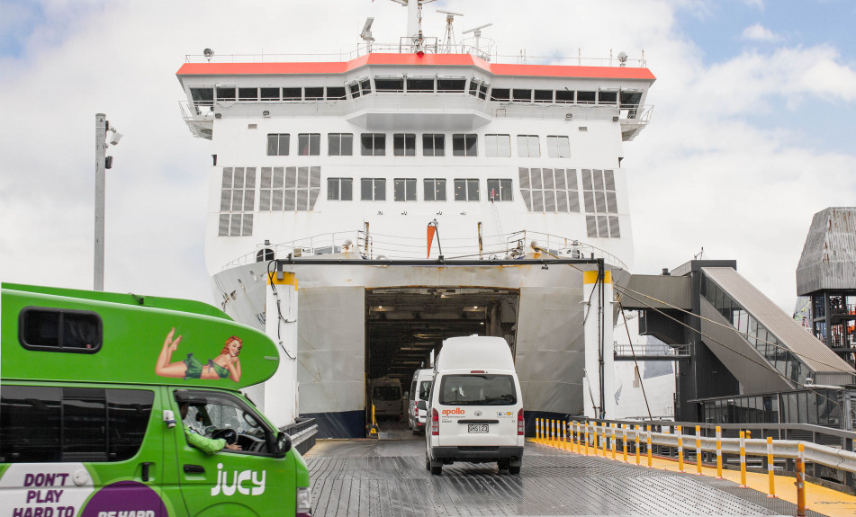 Interislander Kaitaki Campervans boarding 950x575 ResizedImageWzk1MSw1NzVd