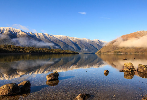 Lakeside Walks in Lake Rotoiti Nelson Lakes credit Tamzin Henderson 1000x680 ResizedImageWzYwMCw0MDhd