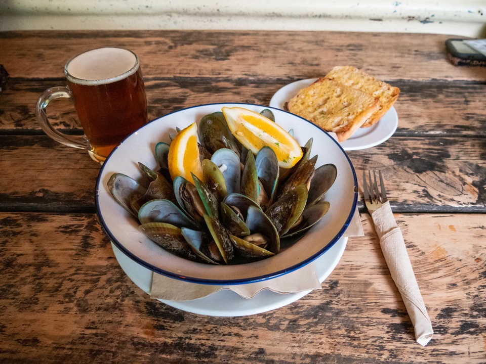 Fresh mussels