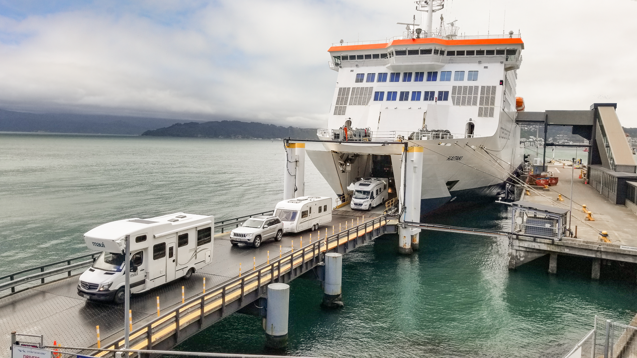 Interislander Kaitaki campervans embarking