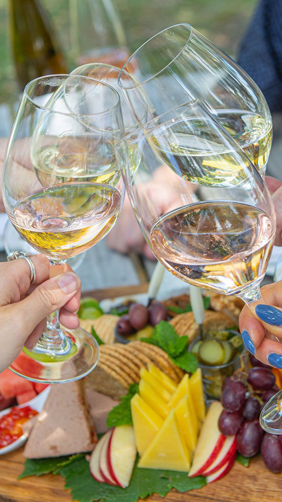 431497 bladen wines web 575x1022px