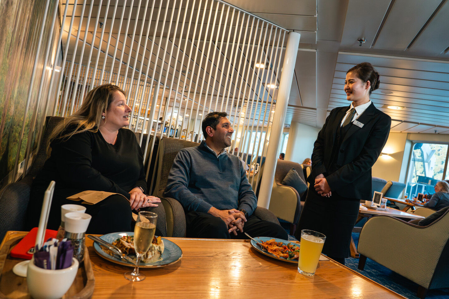 Hosted comfort in the Premium Lounge