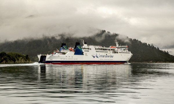 Interislander Aratere in the mist 1000x600 ResizedImageWzYwMCwzNjBd